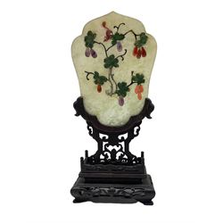 Small Chinese green hardstone table screen on pierced and carved stand onlaid with various stones depicting a fox in foliage with drop flowers H20cm